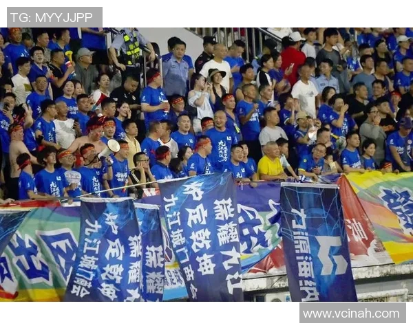 足球球星激情蹦迪现场大揭秘,球场外的另一面让人惊叹 足球球星激情蹦迪现场大揭秘,球场外的另一面让人惊叹