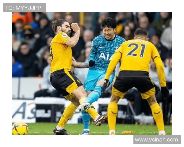 日本足球球星最后时刻绝杀引爆全场激情时刻