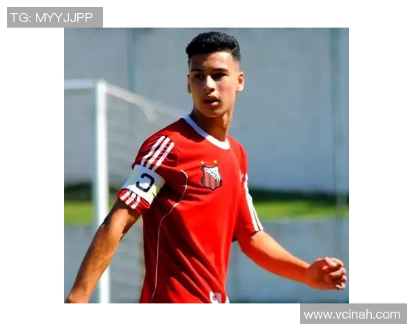 足球明星的成长之路:揭秘顶级球员背后的家庭背景与成长故事 足球明星的成长之路:揭秘顶级球员背后的家庭背景与成长故事